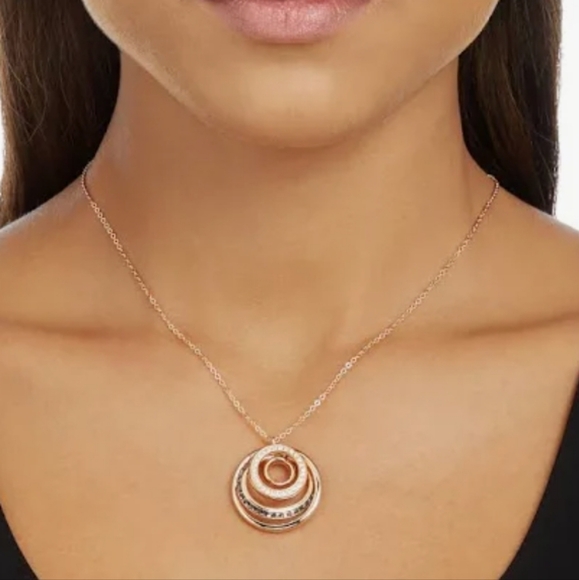 Swarovski Dynamic 5 Circle Crystal Pendant Necklace ✨️ - Picture 1 of 8
